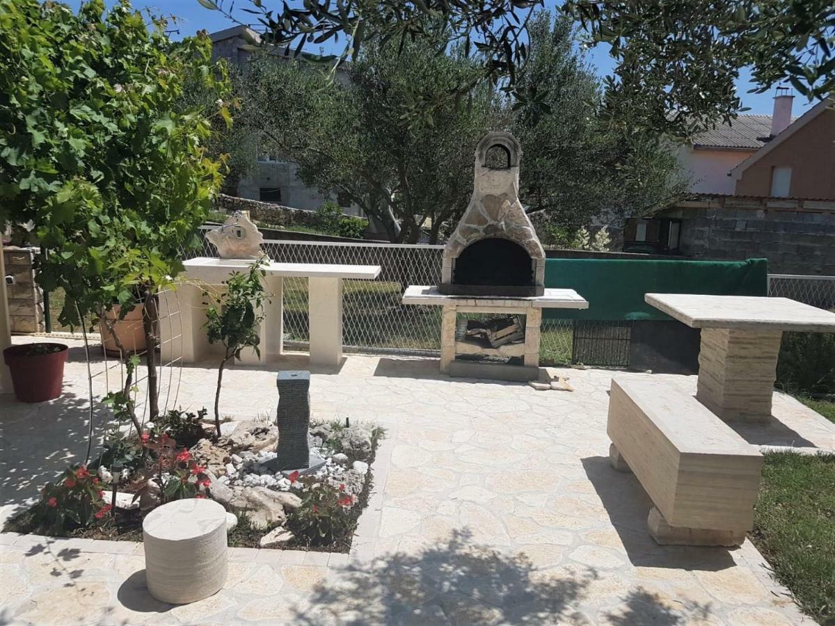Apartment Maslenica, Near Zadar Buitenkant foto