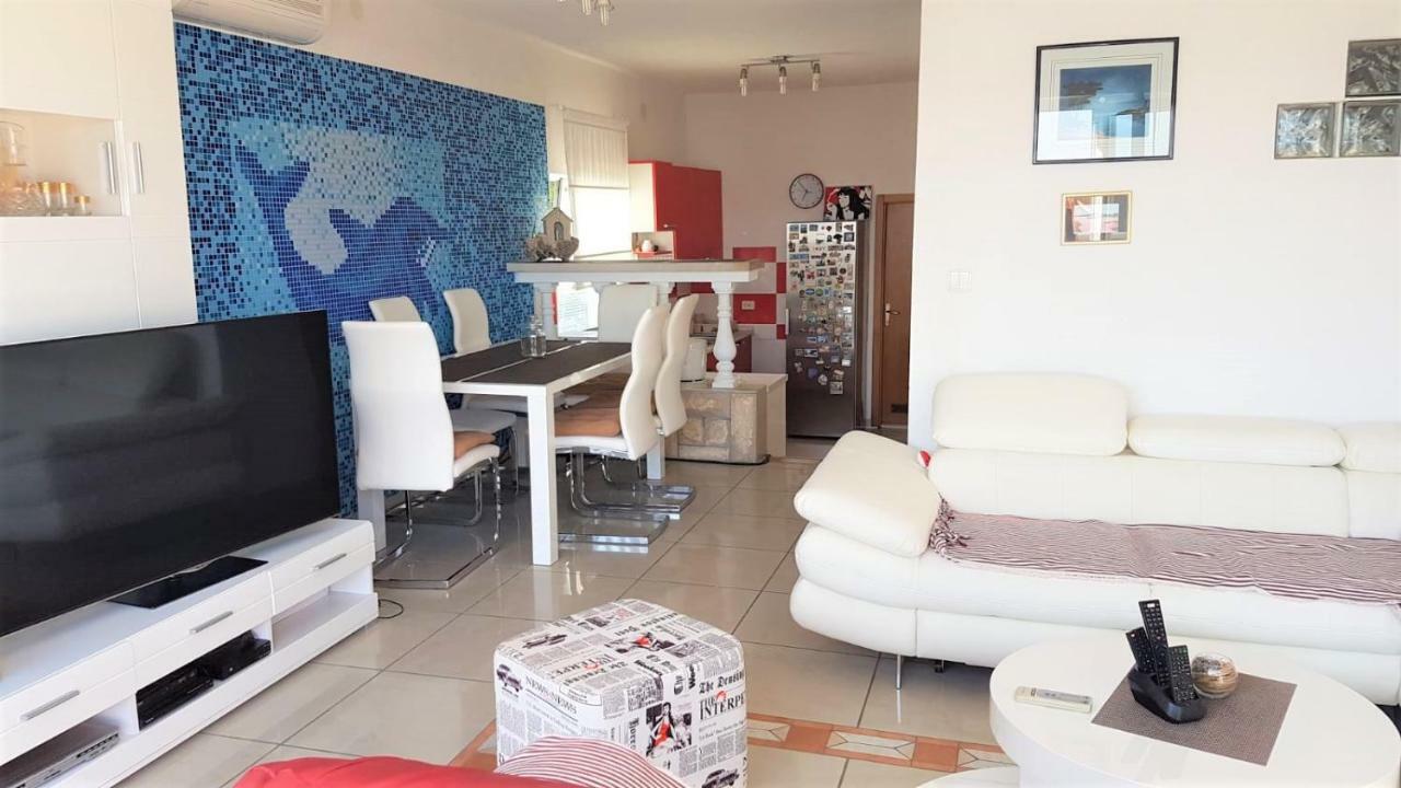 Apartment Maslenica, Near Zadar Buitenkant foto