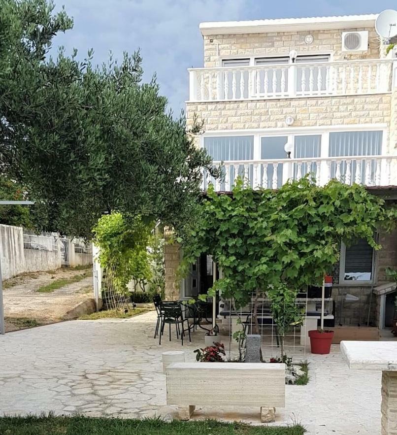 Apartment Maslenica, Near Zadar Buitenkant foto